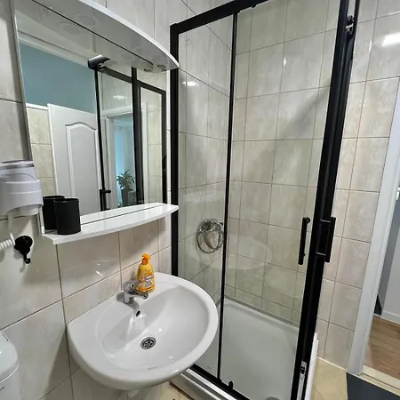 Amora - Free Parking Mostar