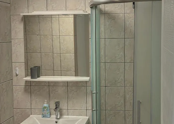 Amora - Free Parking