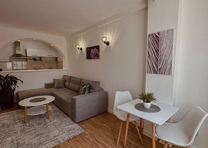 Amora - Free Parking Mostar